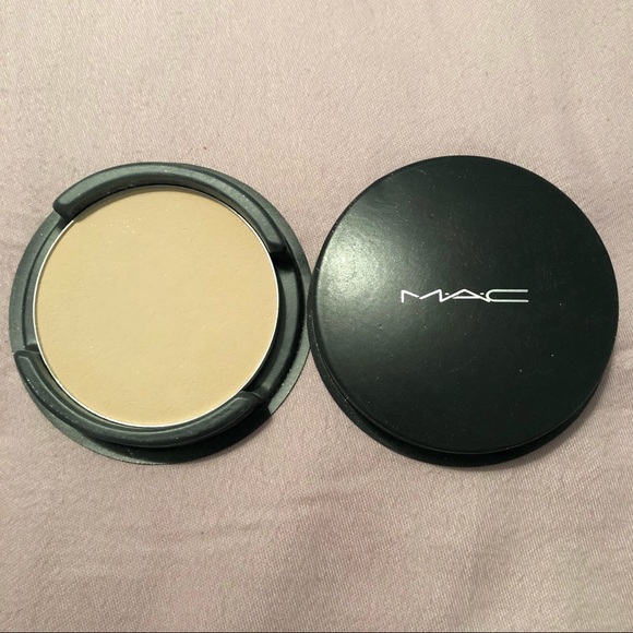 MAC Cosmetics Studio Perfect Foundation Powder SPF 15/PA+ Refill NC15 - Picture 1 of 3